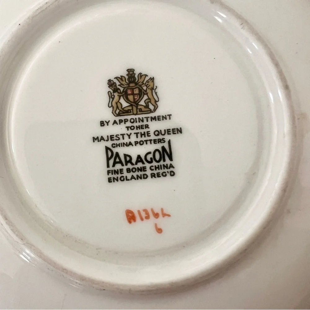 Paragon Majesty of‎ the Queen Pink Rose TeaCup Cup & Saucer Set Yellow Vtg Mint
